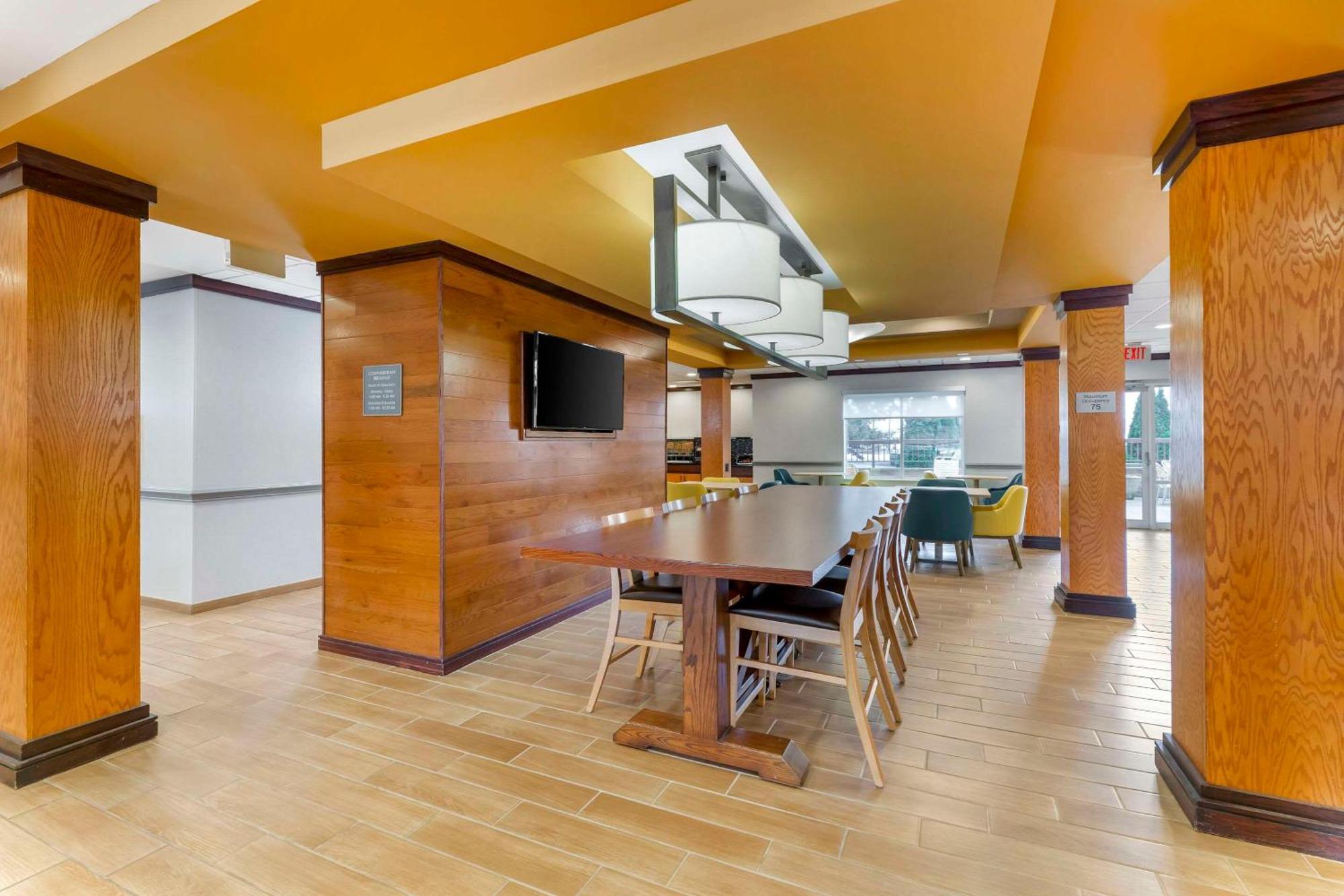 Comfort Inn & Suites Akron South Ngoại thất bức ảnh