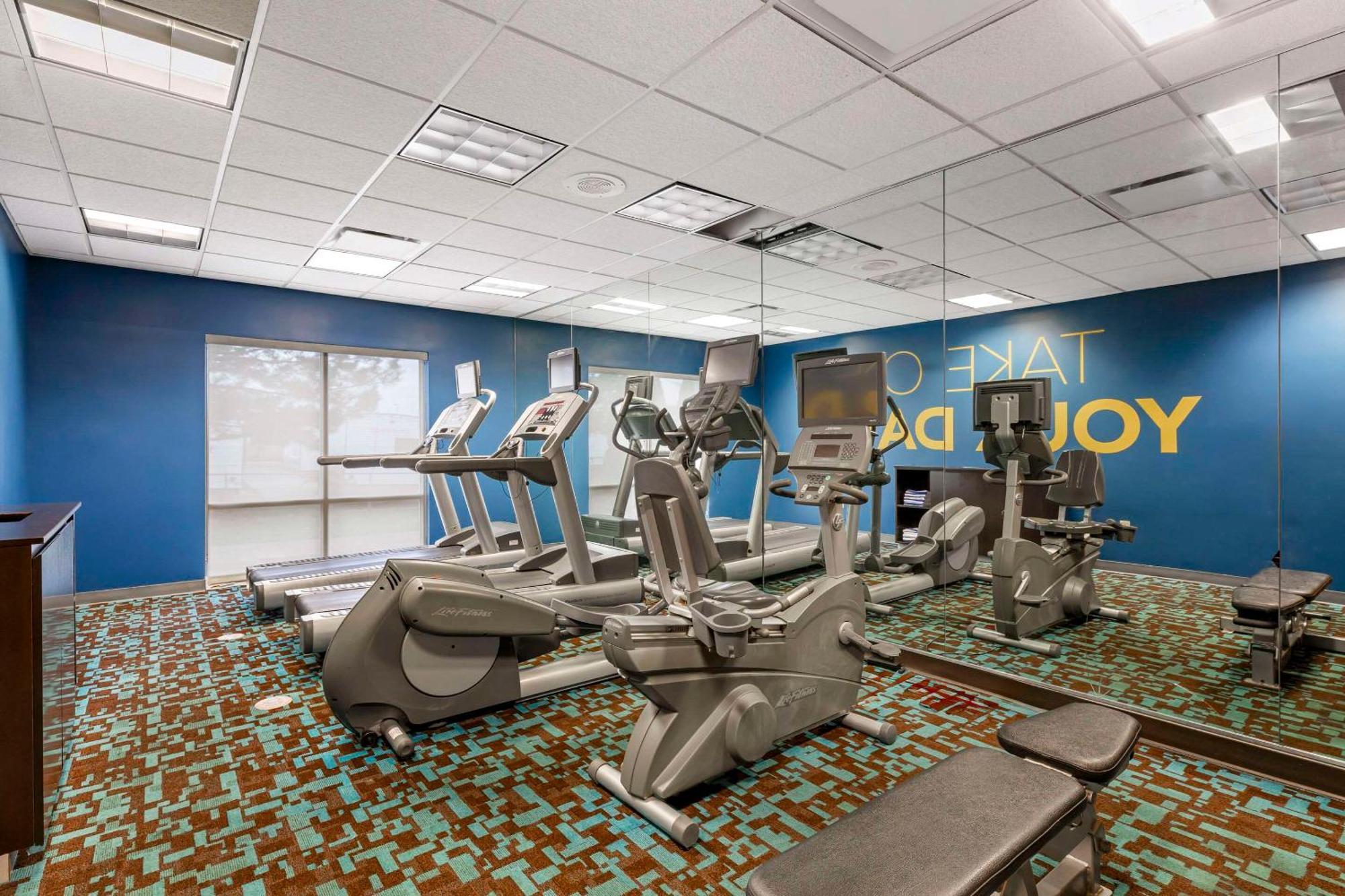 Comfort Inn & Suites Akron South Ngoại thất bức ảnh