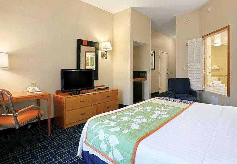 Comfort Inn & Suites Akron South Phòng bức ảnh